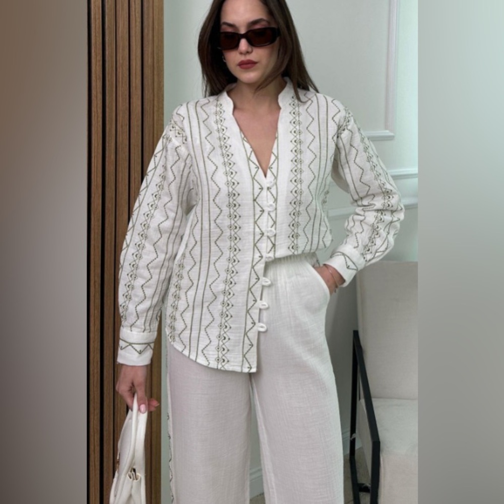 Zara White Blouse with Green Stitching Pattern- Size M
